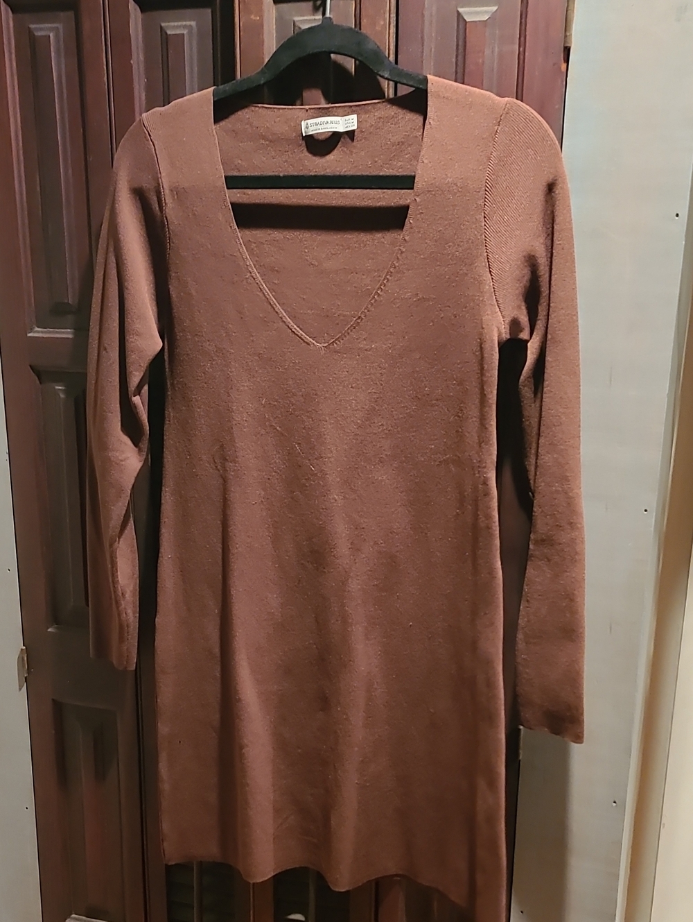 Stradivarius Long Sleeve V-Neck Stretch Pullover Dress - Brown Size M